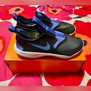 BRAND NEW Nike Flex Runner Shoes Youth Size 7